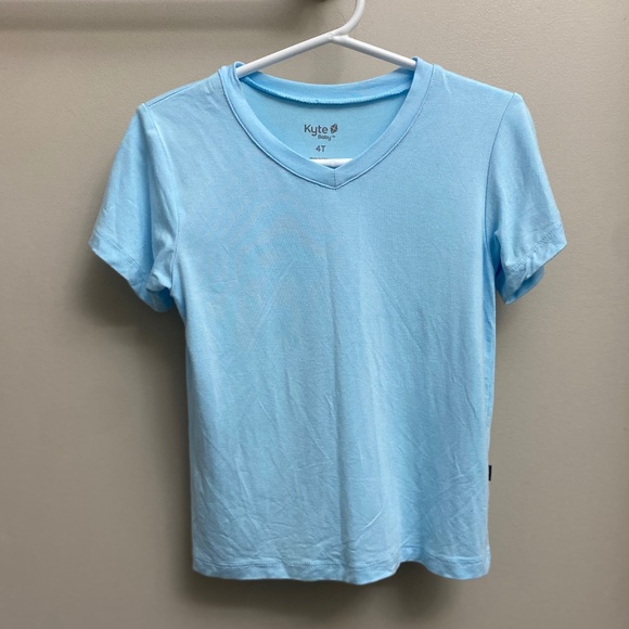 Bamboo Vneck 💙2 for 30💙 - Picture 1 of 2